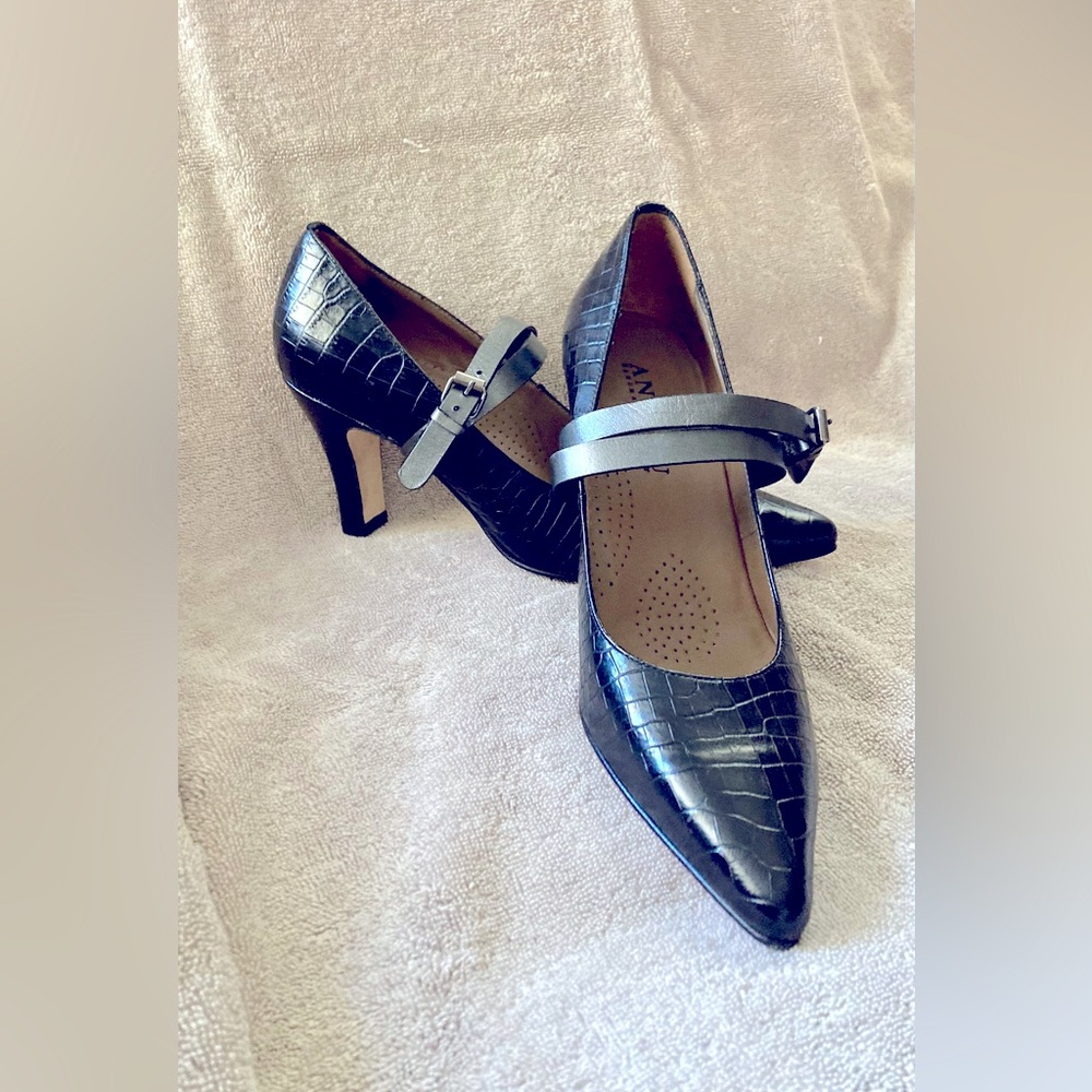 Anyi Lu heels